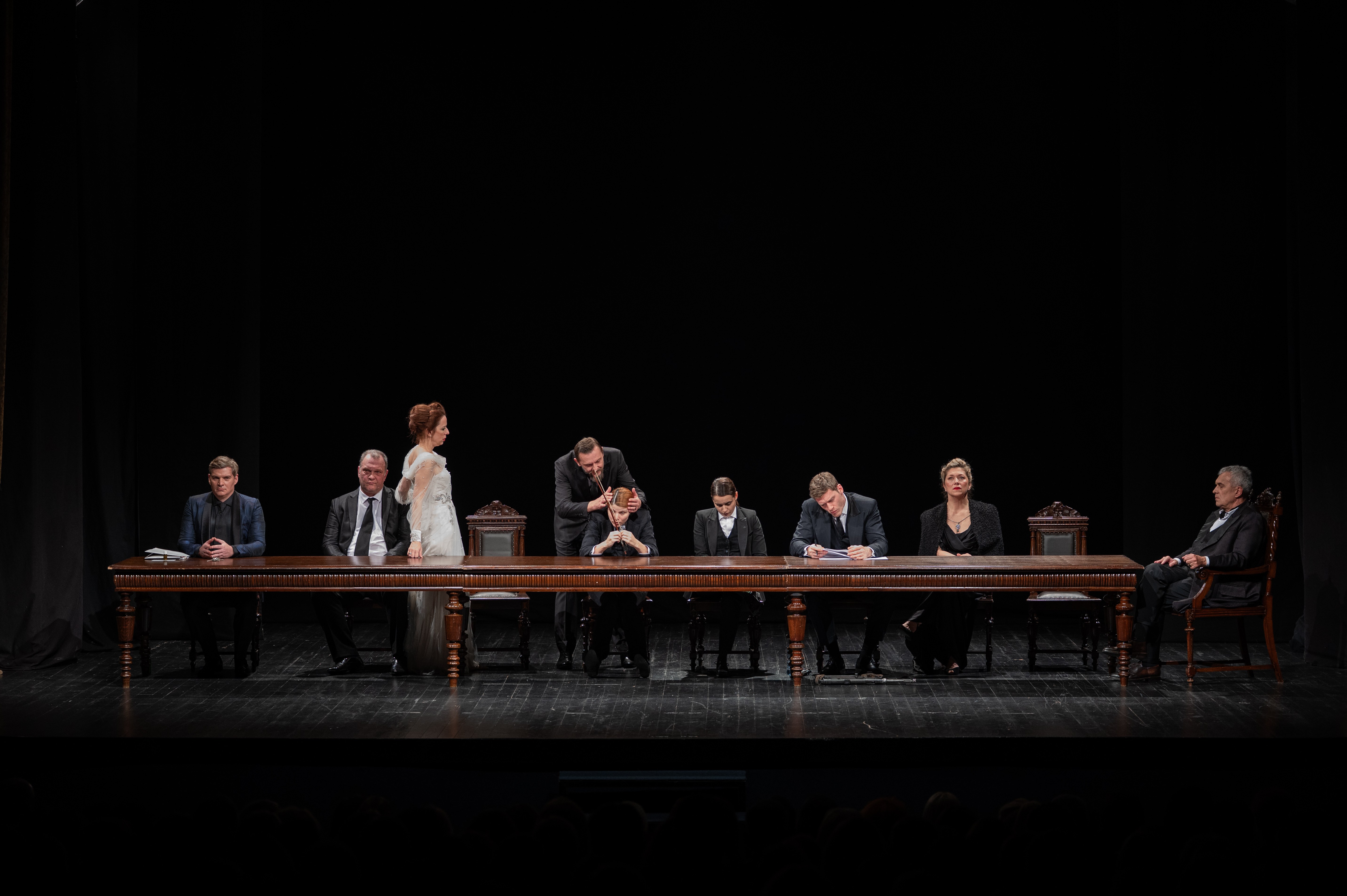 „Sumrak bogova”: Da ne bismo pomislili da je sve u redu, da ne bismo utrnuli